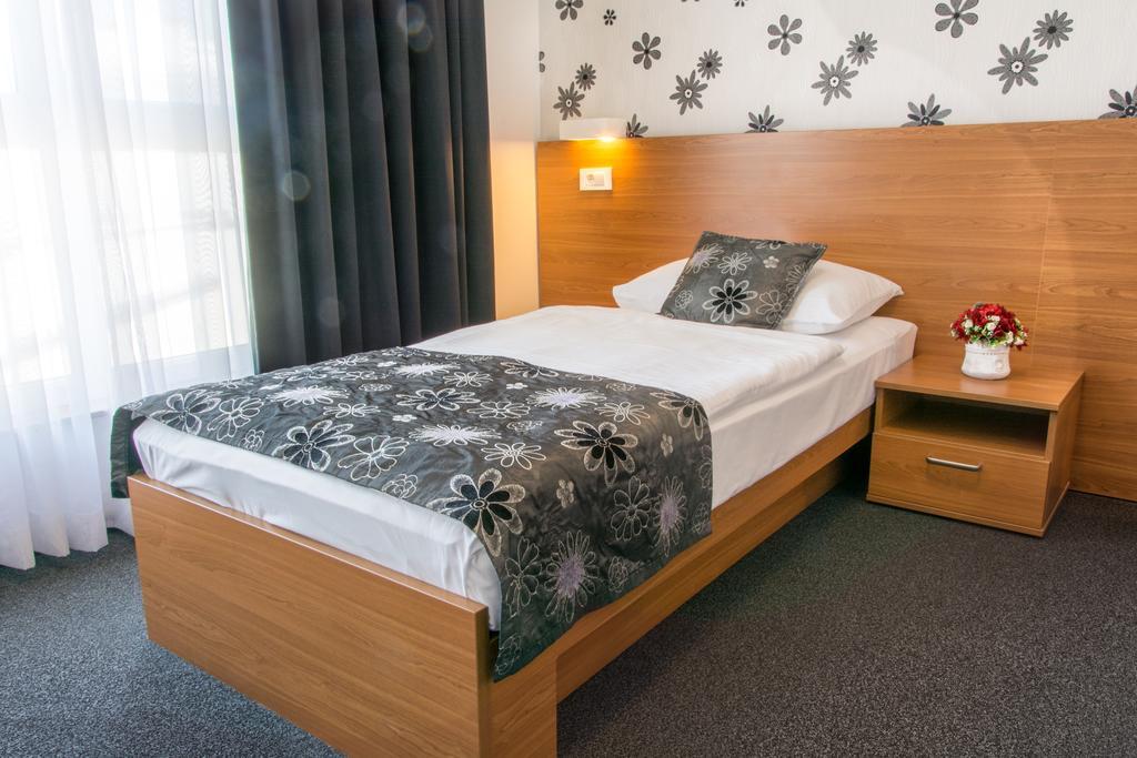 Hotel Delminivm ザグレブ エクステリア 写真