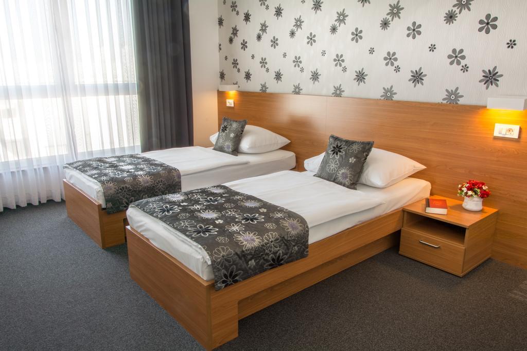 Hotel Delminivm ザグレブ エクステリア 写真